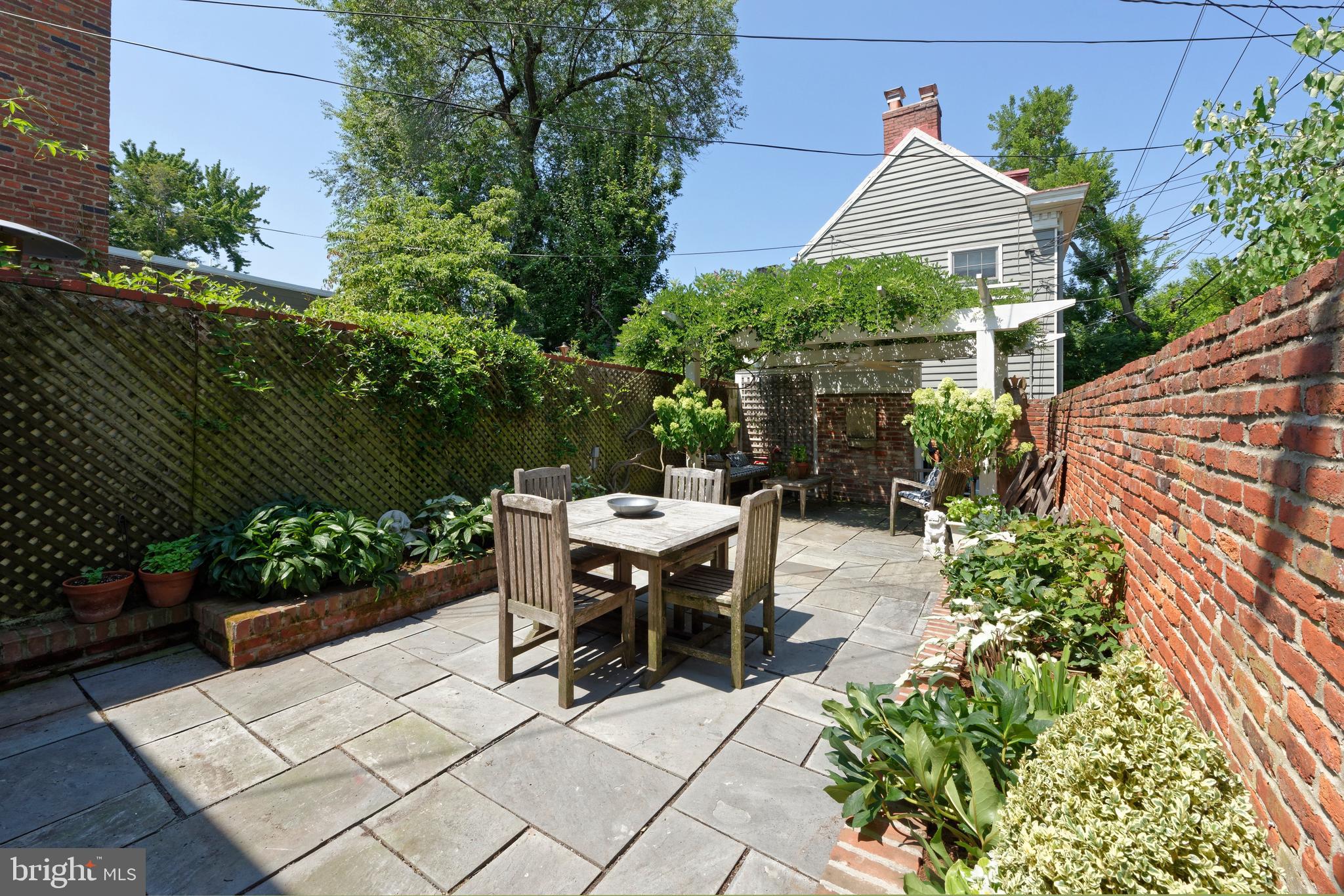 OLD TOWN ALEXANDRIA - Residential