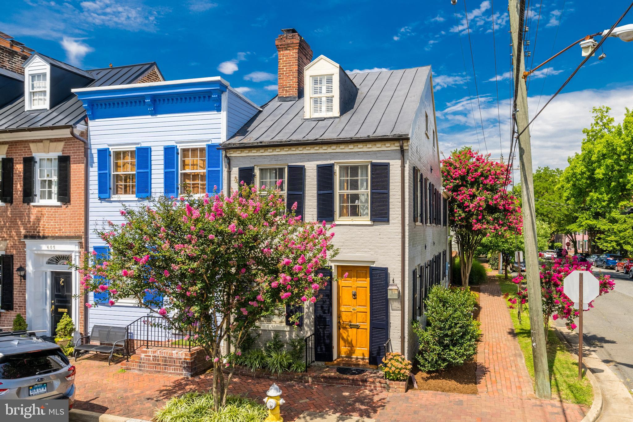 OLD TOWN ALEXANDRIA - Residential