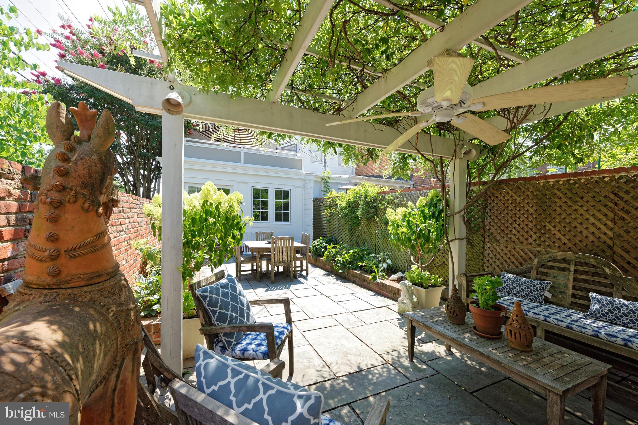 OLD TOWN ALEXANDRIA - Residential