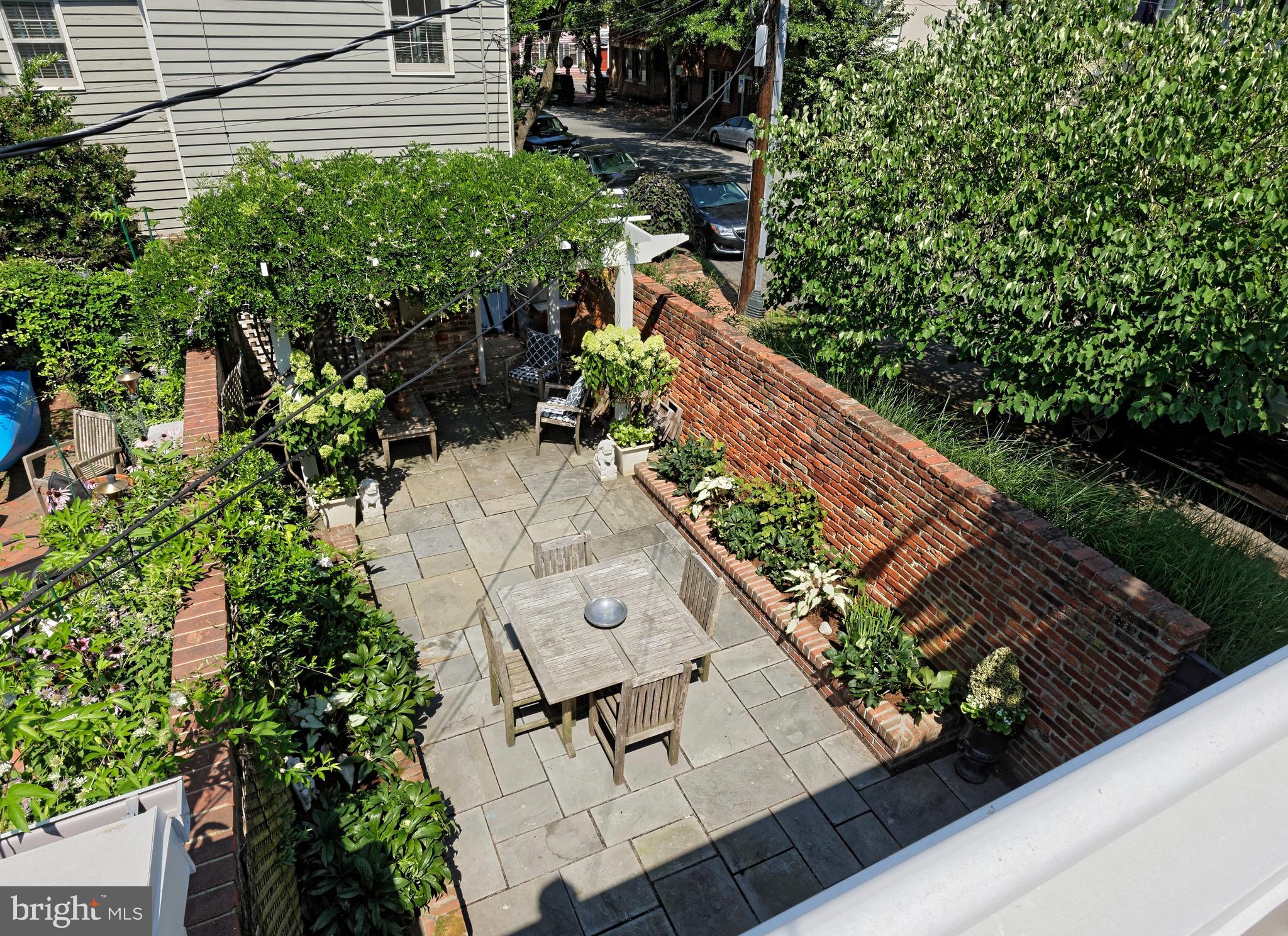 OLD TOWN ALEXANDRIA - Residential