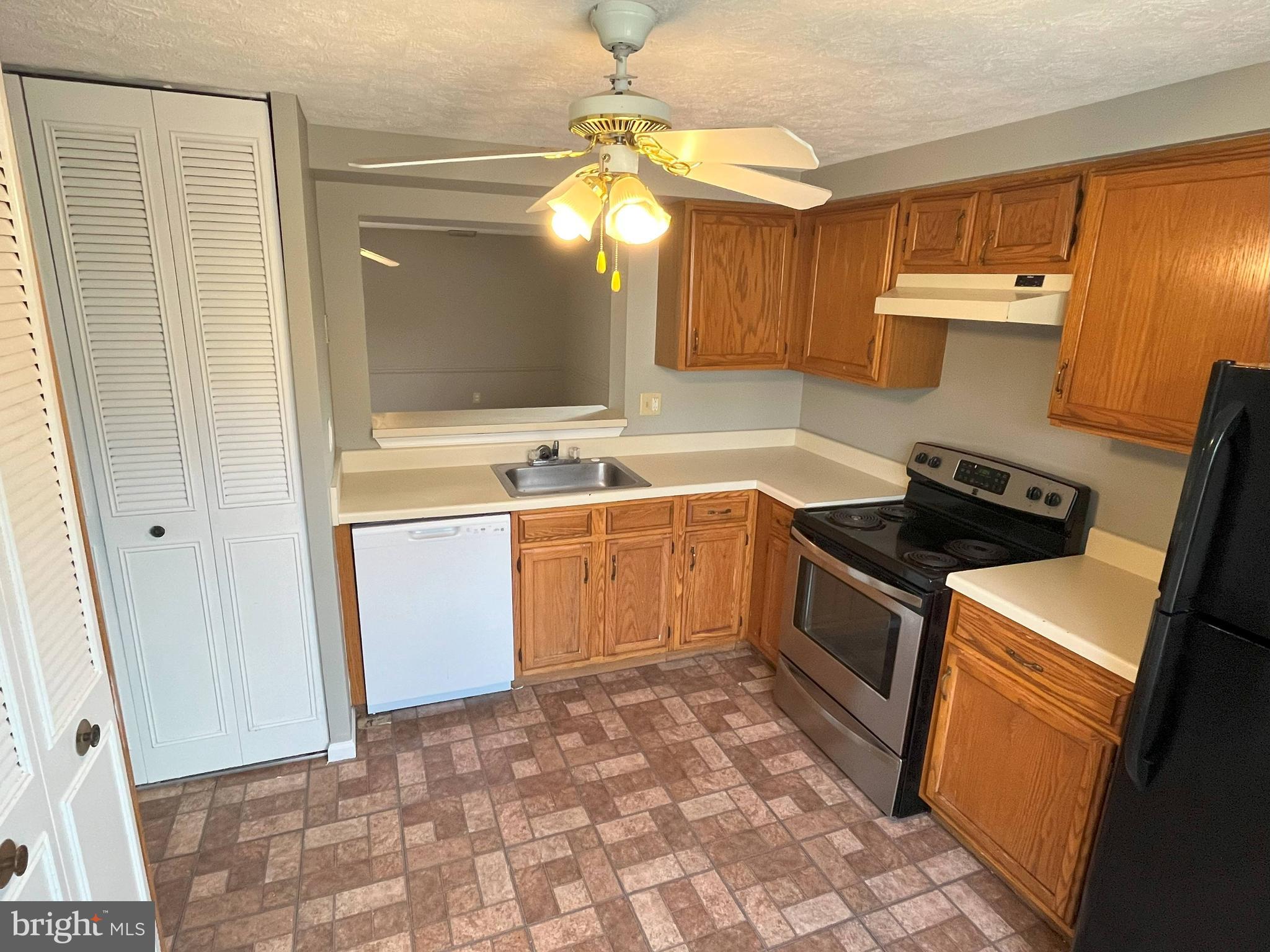 GRAYS LUCK CONDO - Residential