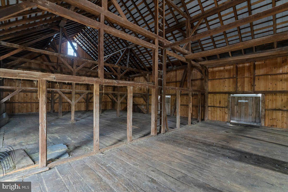 KINTNERSVILLE - Land