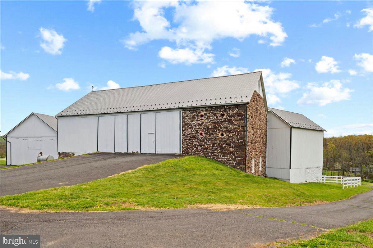 KINTNERSVILLE - Land