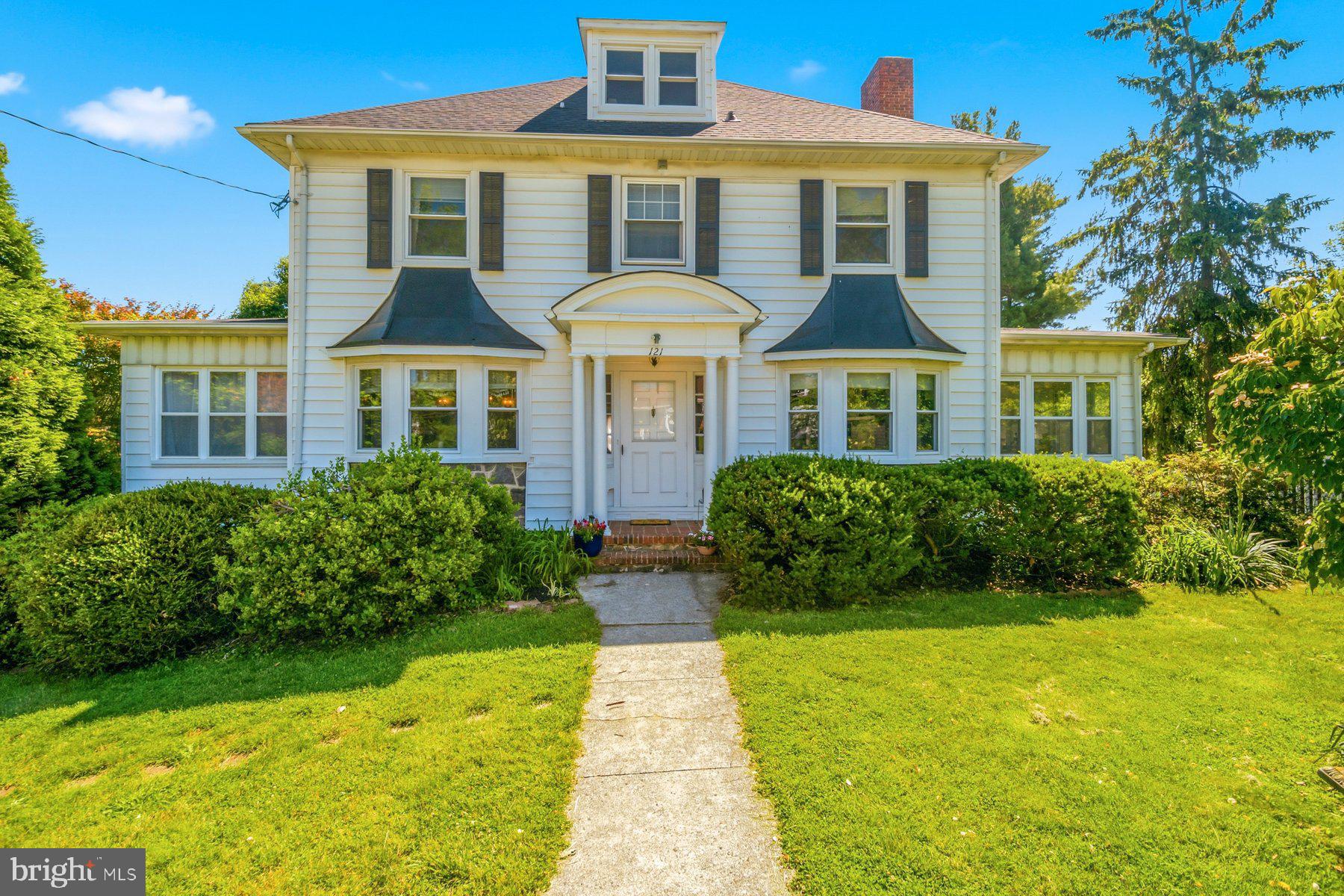 121 FOREST AVENUE