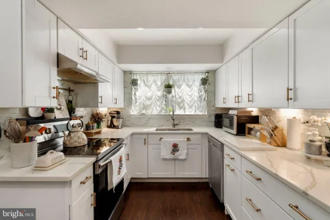 12003 Golf Ridge Court Unit 202, Fairfax, VA 22033 - #: VAFX2342772