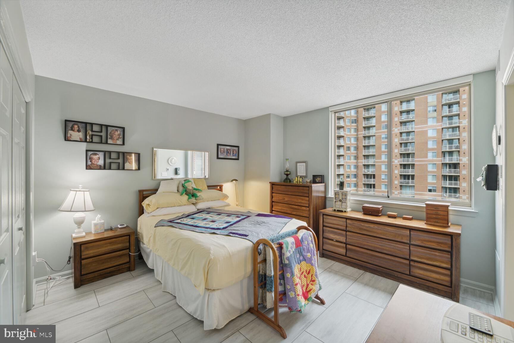 LEXINGTON SQUARE - Residential Lease