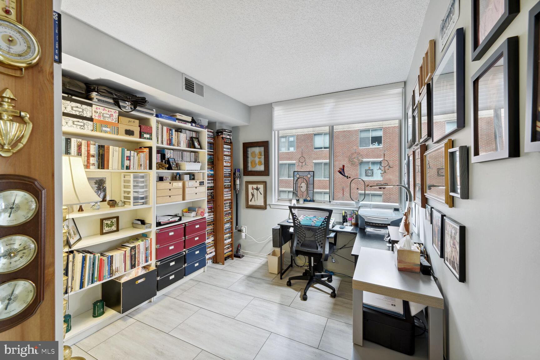 LEXINGTON SQUARE - Residential Lease