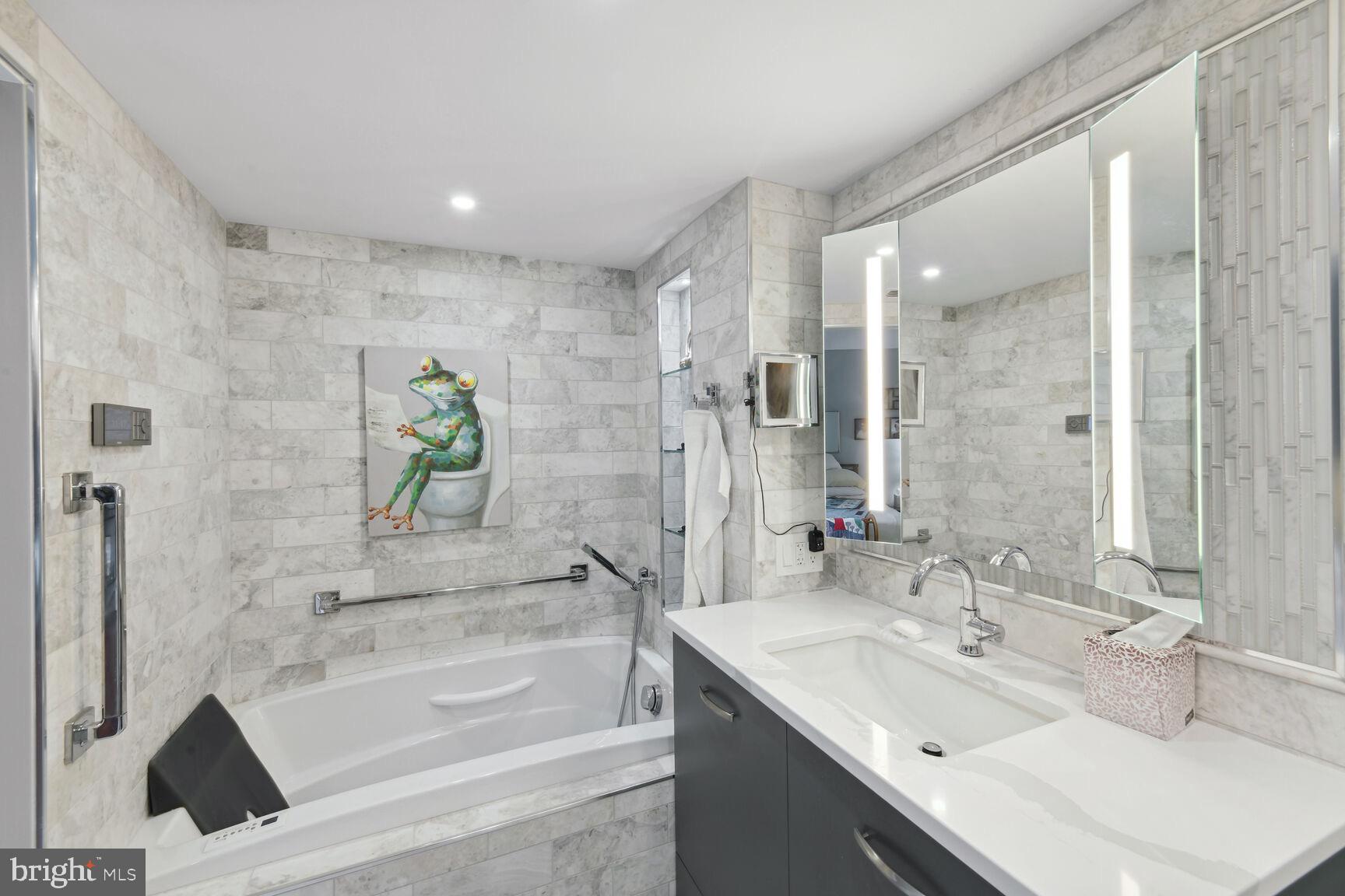 LEXINGTON SQUARE - Residential Lease