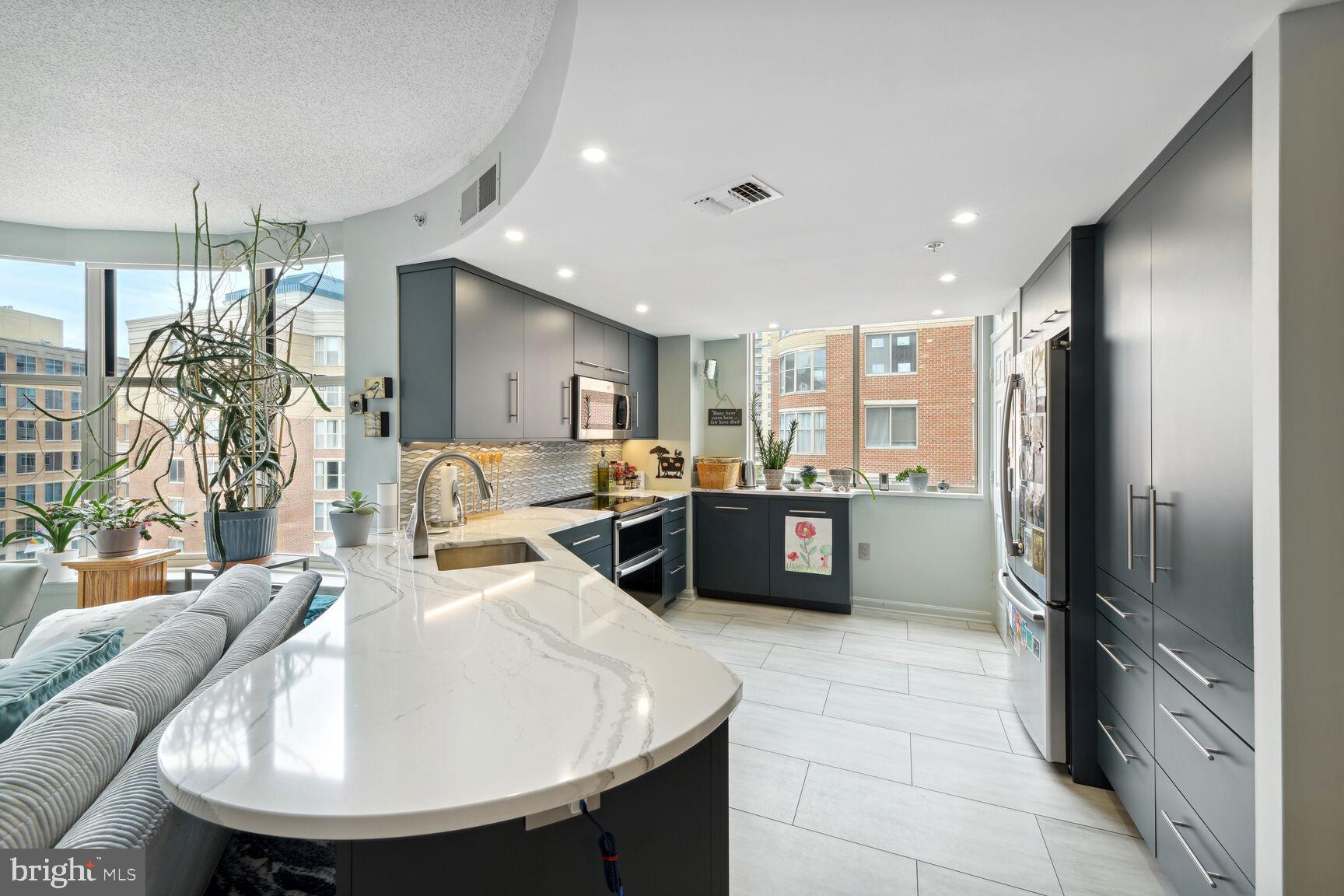 LEXINGTON SQUARE - Residential Lease