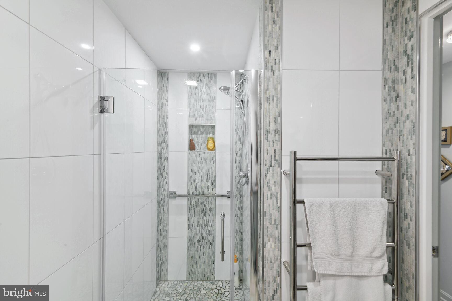 LEXINGTON SQUARE - Residential Lease