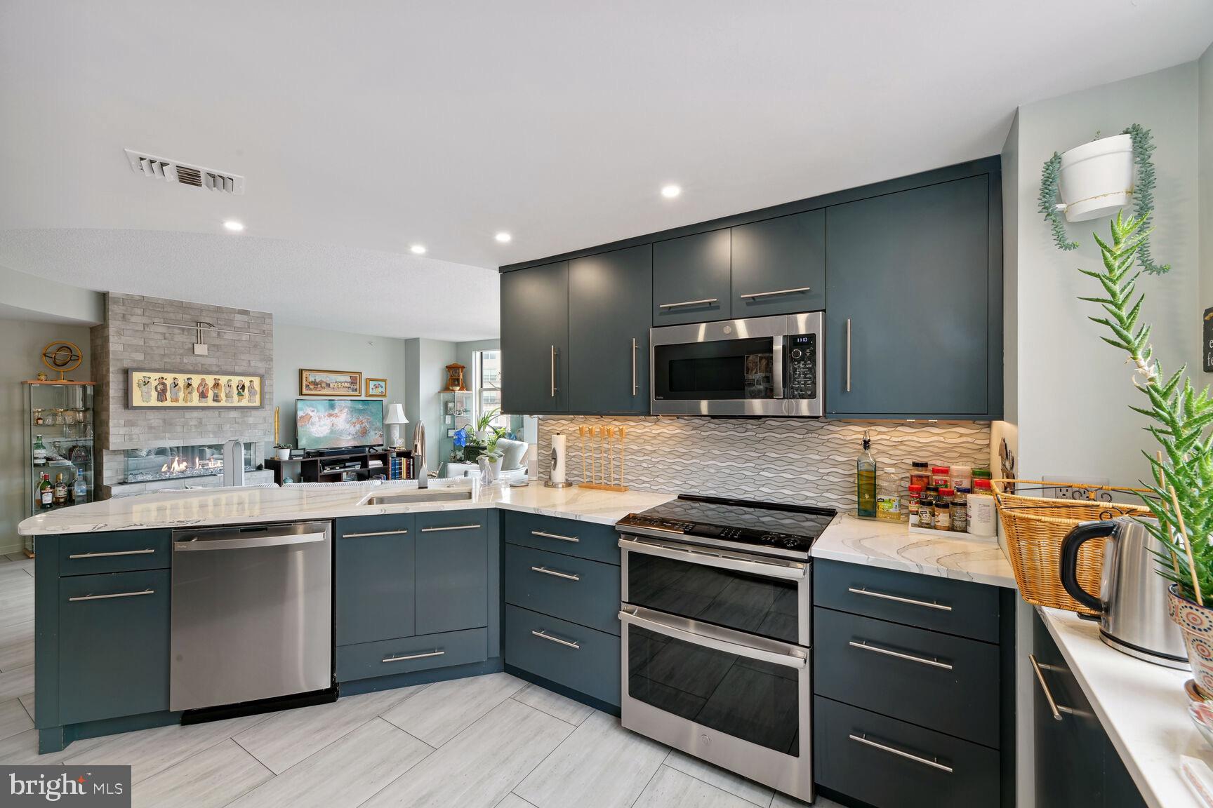 LEXINGTON SQUARE - Residential Lease