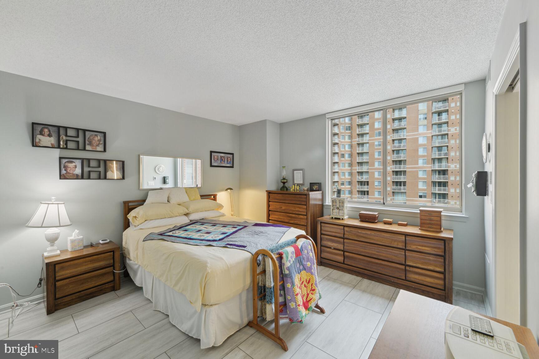 LEXINGTON SQUARE - Residential Lease