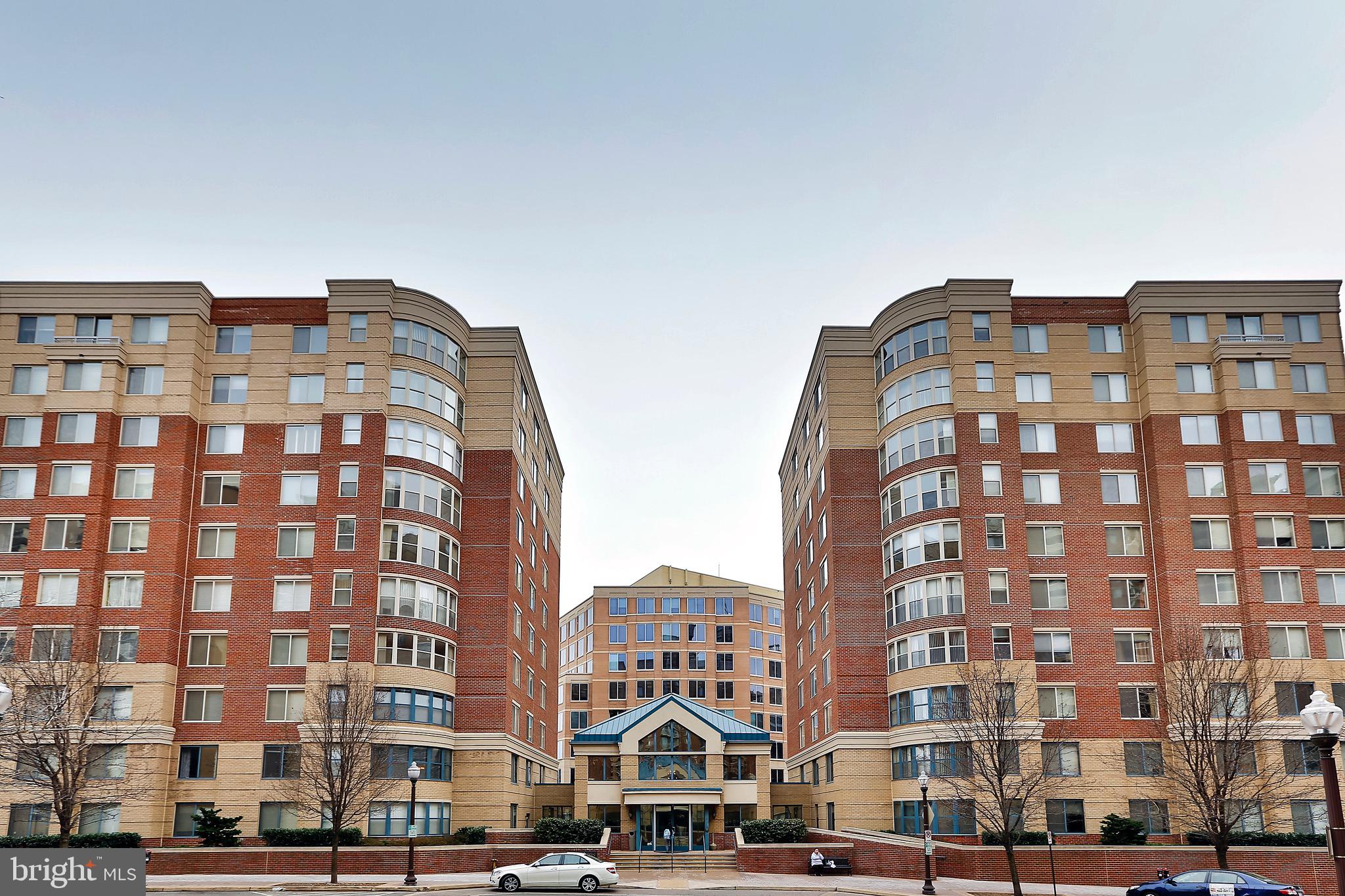 LEXINGTON SQUARE - Residential Lease