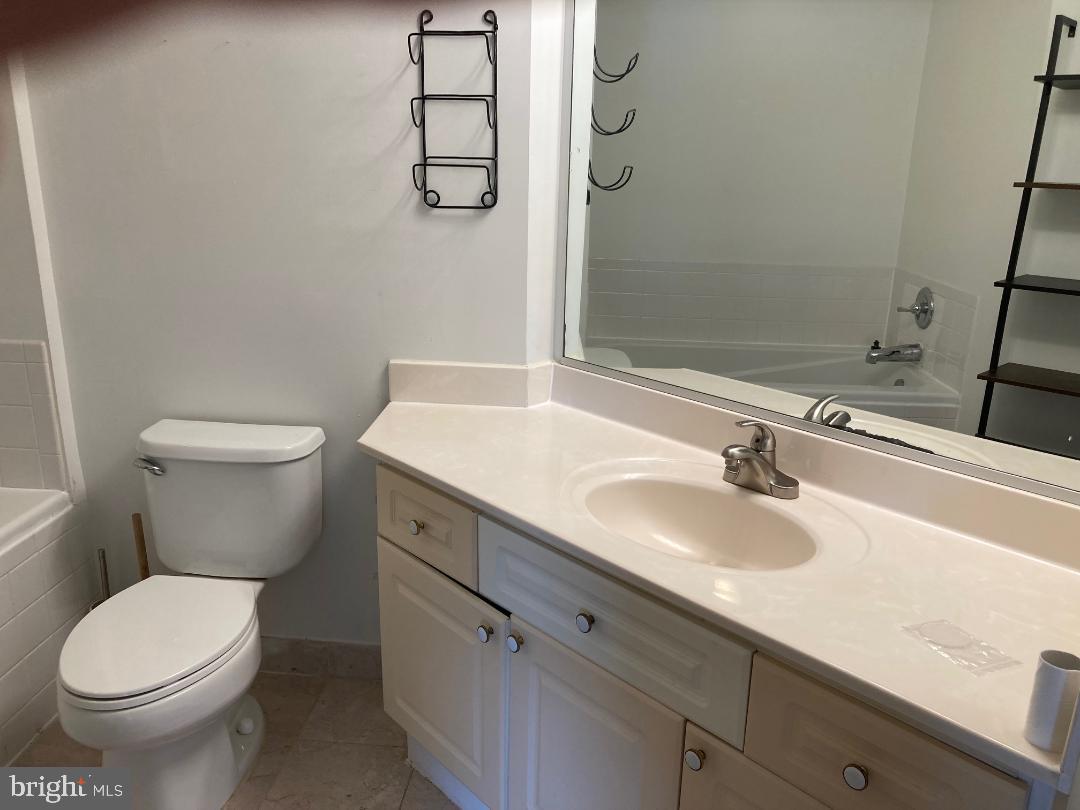 FOUNDERS WALK - Residential Lease