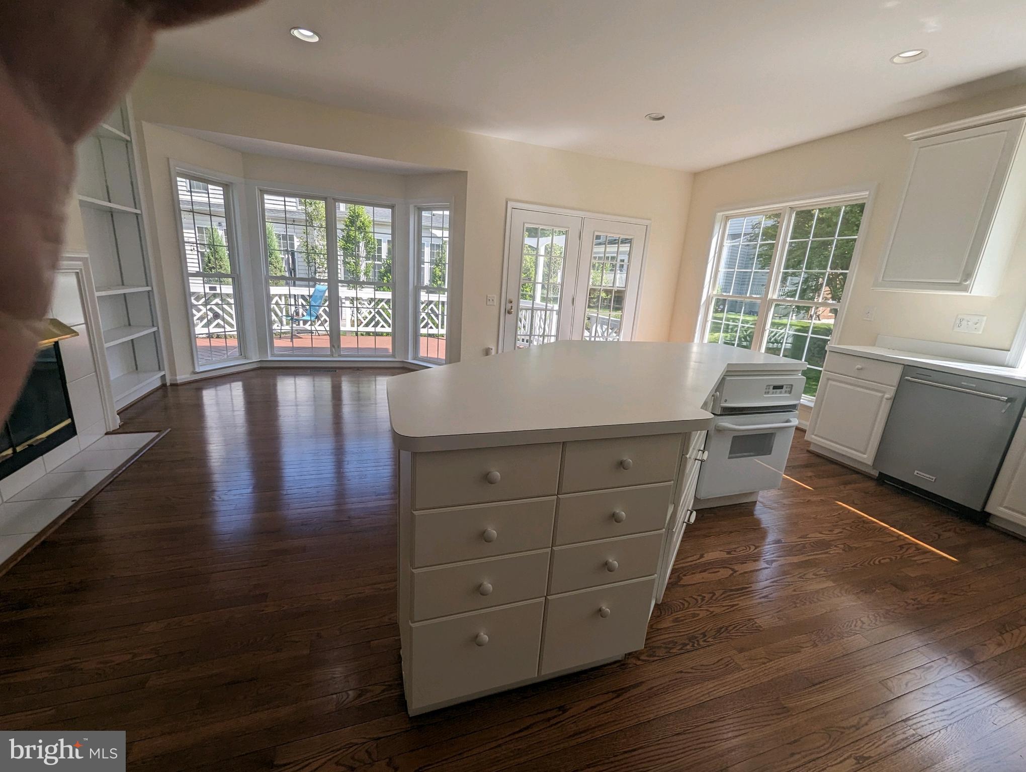 LOWES ISLAND - Residential