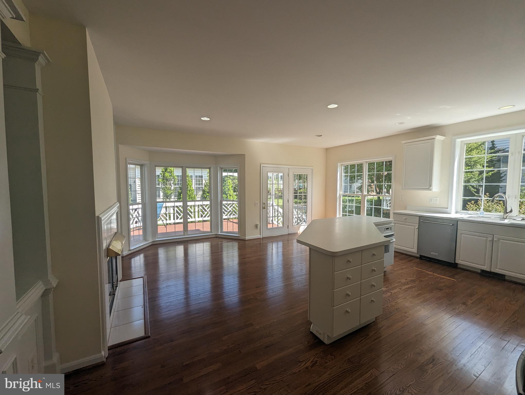 LOWES ISLAND - Residential