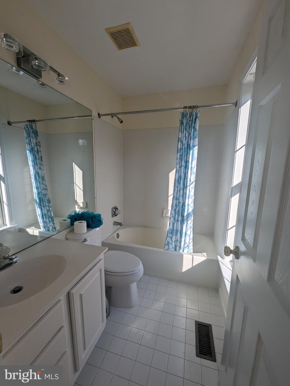 LOWES ISLAND - Residential