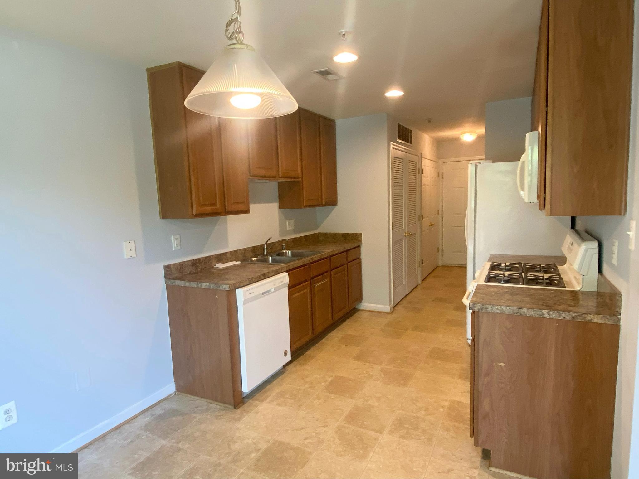 SEVEN OAKS - Residential Lease