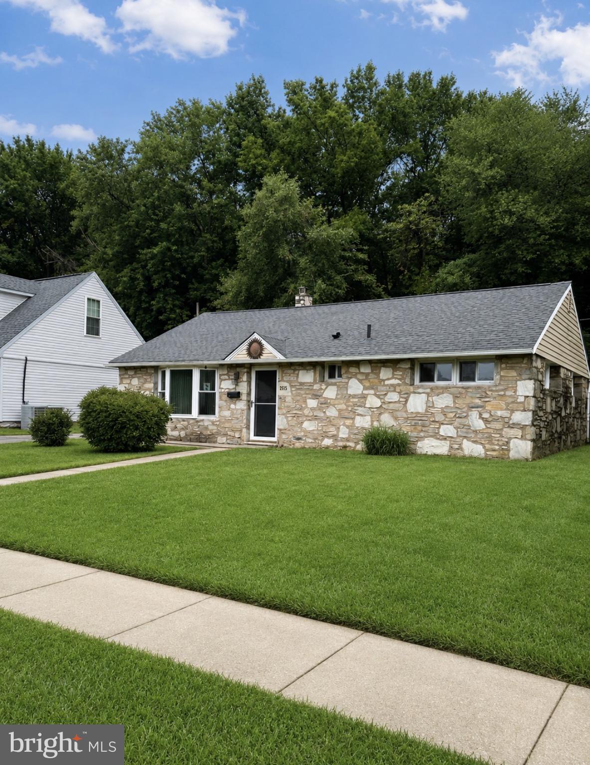 2515 WOODLAWN DRIVE