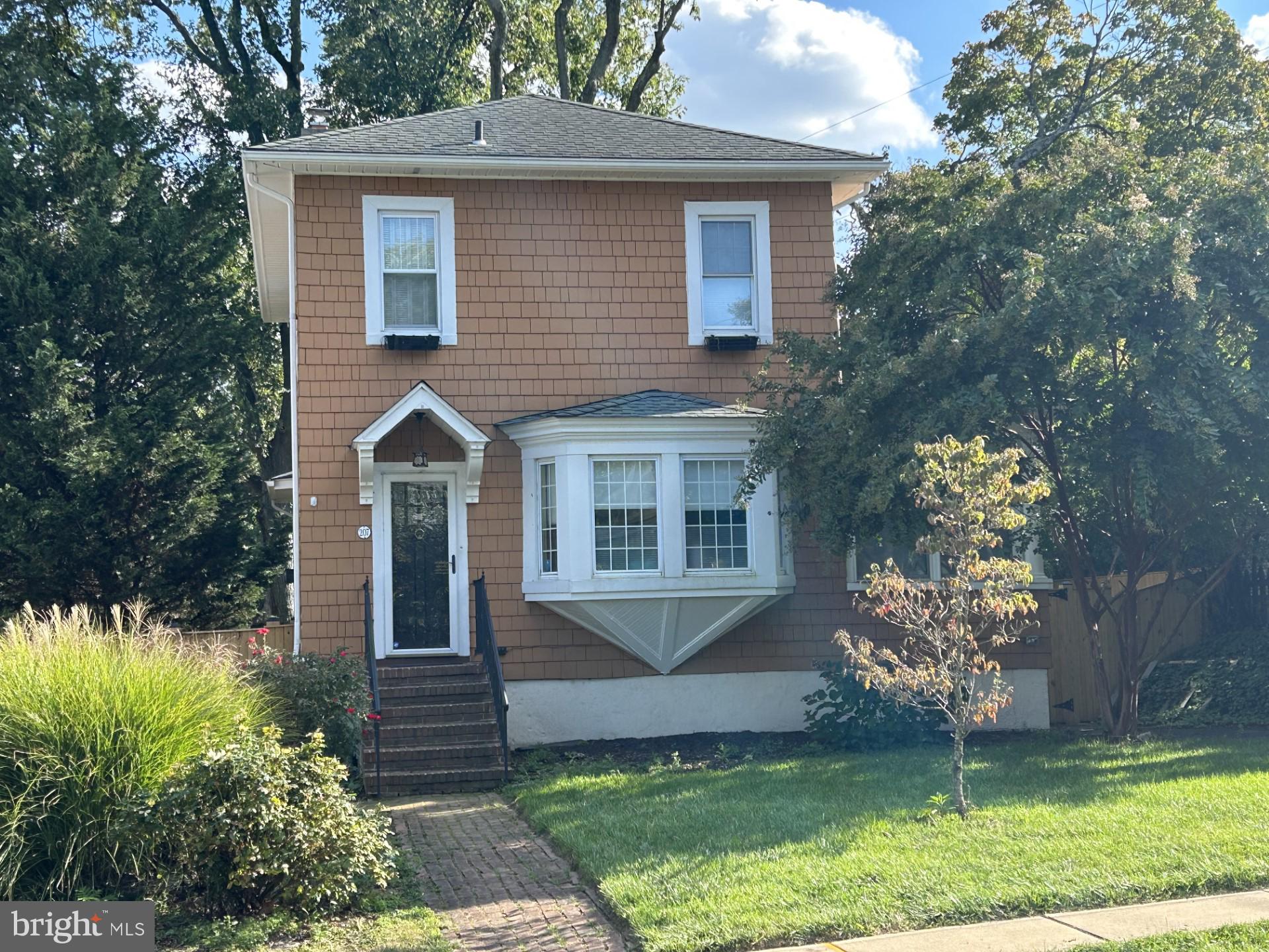 LAKE EVESHAM - Residential Lease