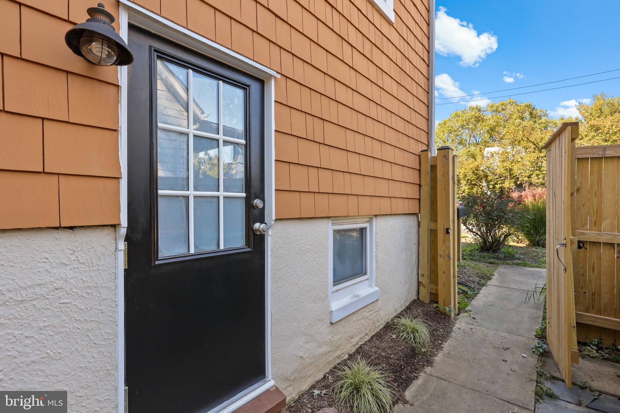 LAKE EVESHAM - Residential Lease