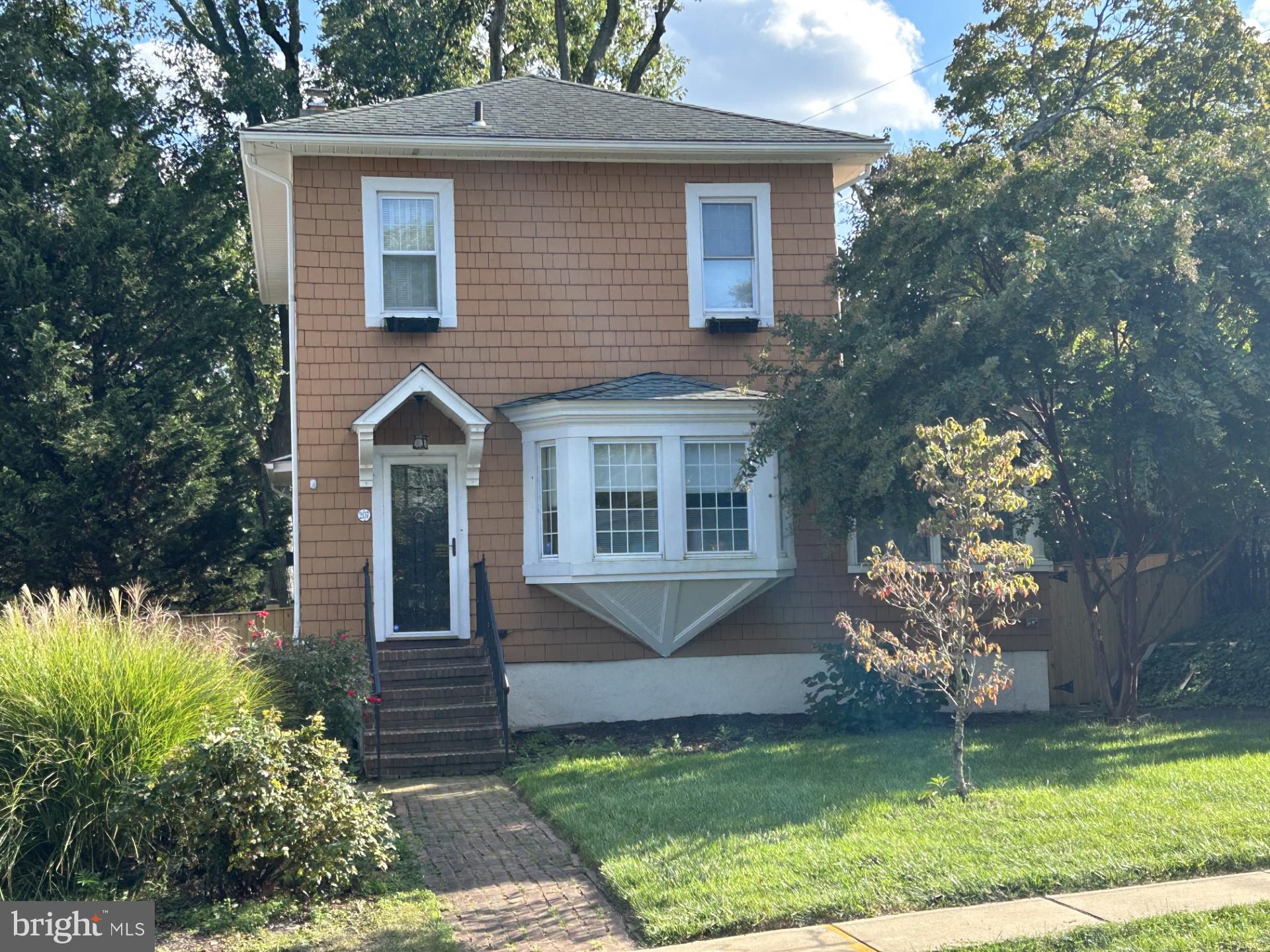 LAKE EVESHAM - Residential Lease