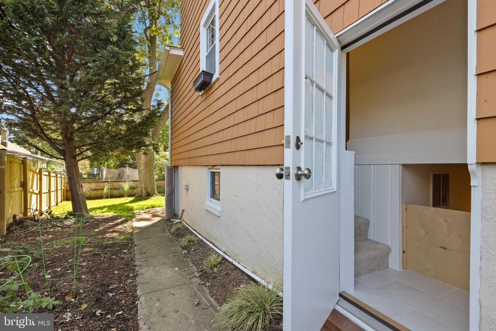 LAKE EVESHAM - Residential Lease