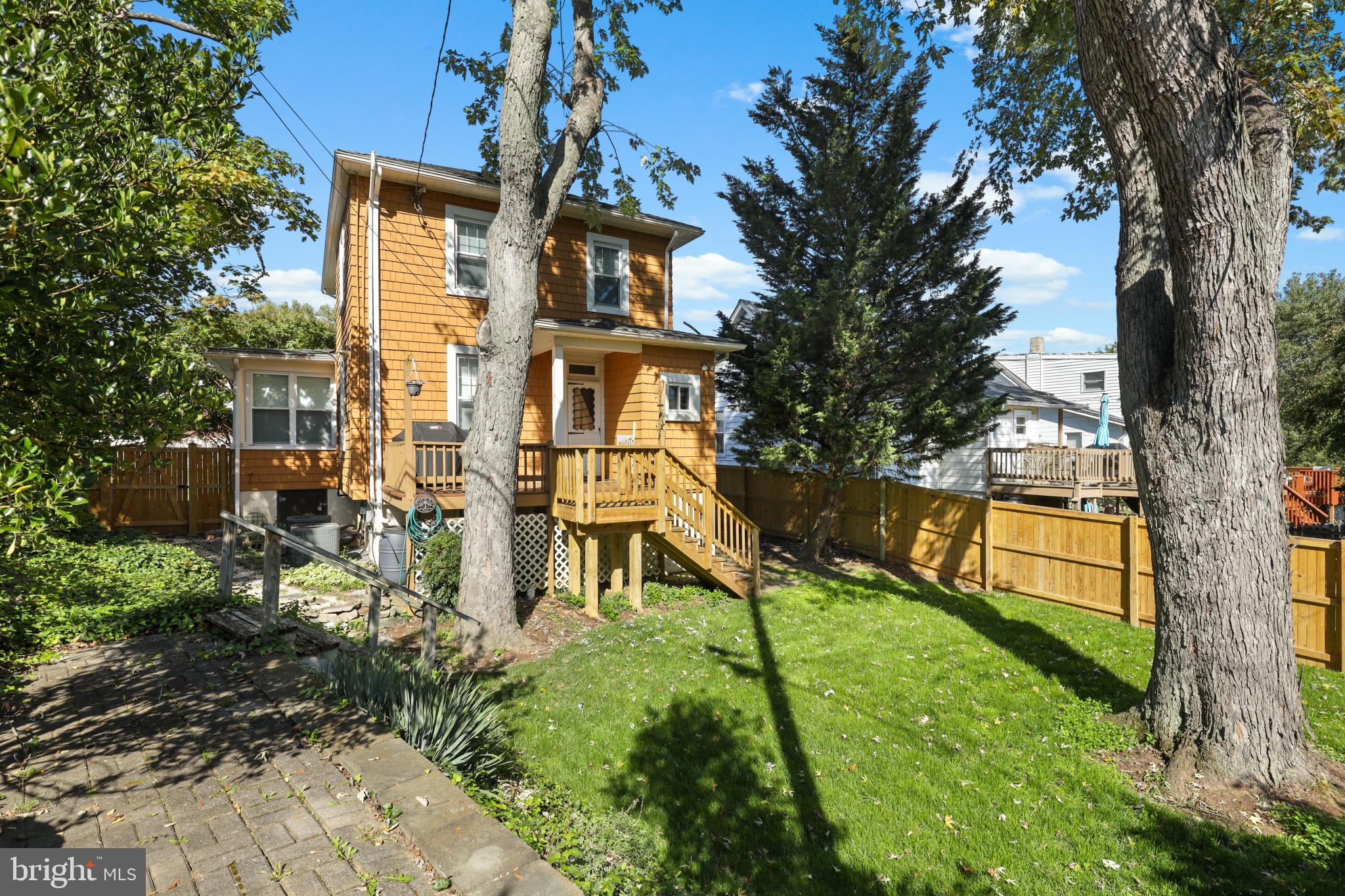 LAKE EVESHAM - Residential Lease