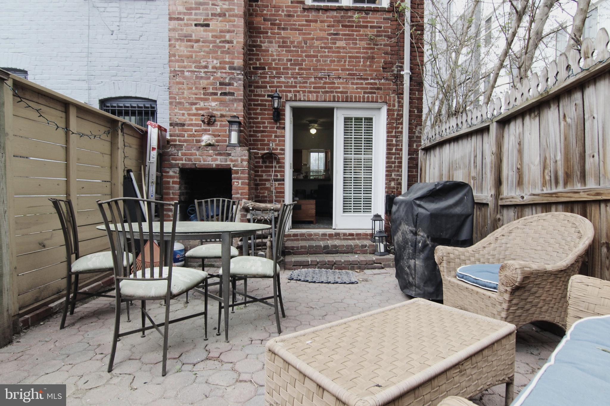 921 HUGHES COURT NW