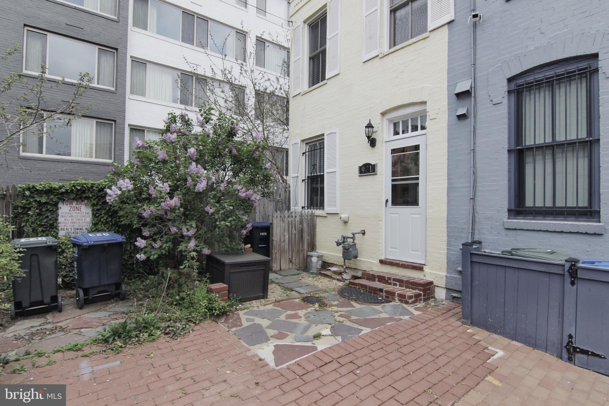 921 HUGHES COURT NW