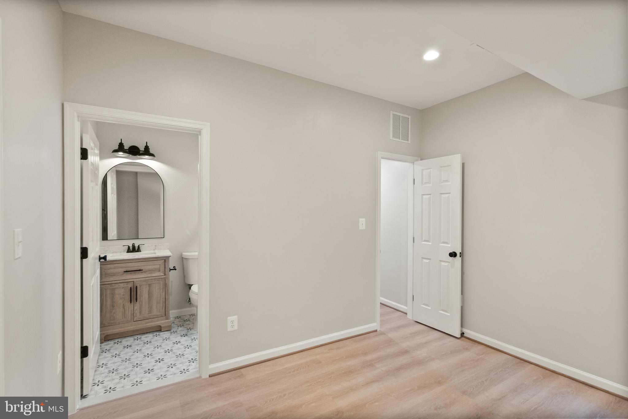 BARR HILL AT INVERNESS - Residential Lease