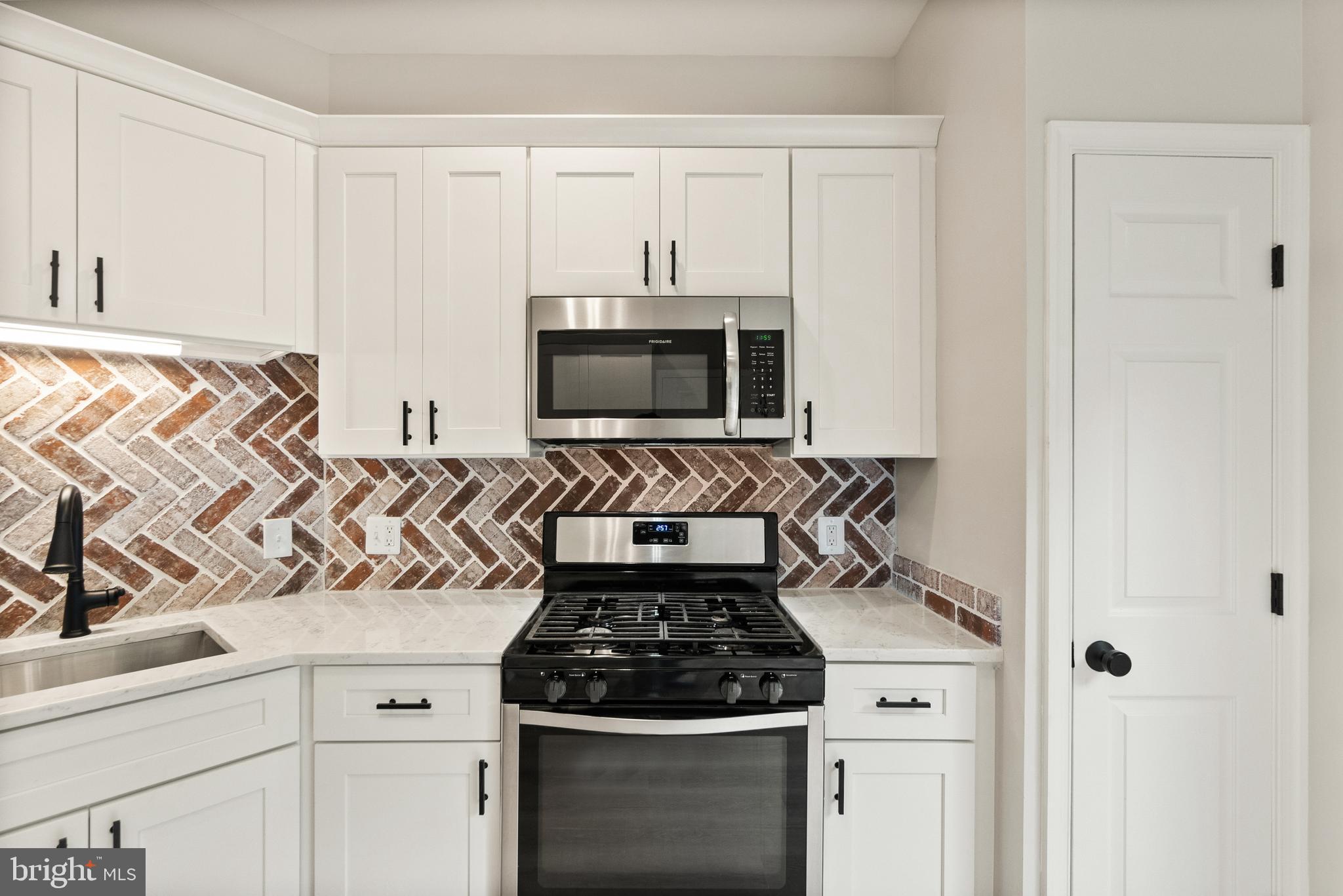 BARR HILL AT INVERNESS - Residential Lease