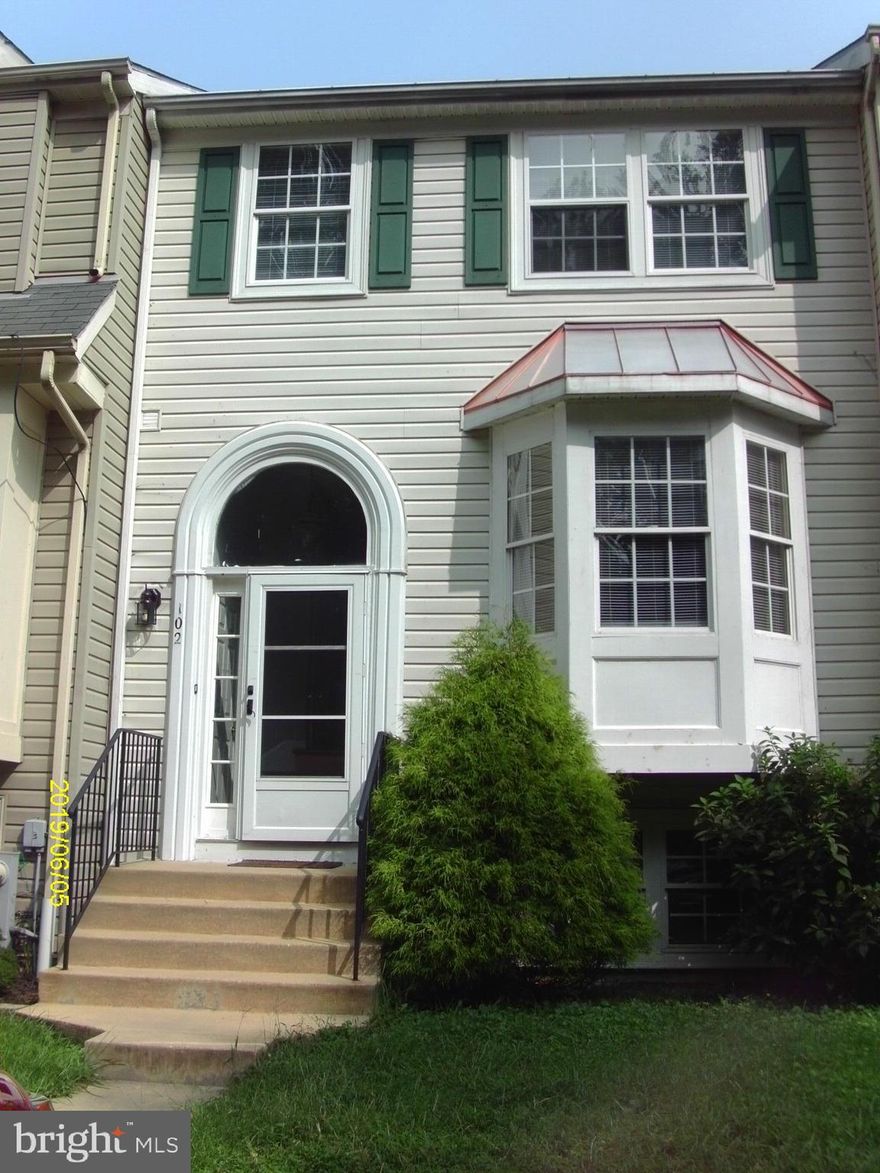 A very roomy home, with four bedrooms, ceiling fans, 1 fireplace, two bump outs, finished.  All appliances stay.  Close to Harve de Grace and route 40.  Vaulted ceilings,  main bedroom has soaking tub and a stand up shower.  Walk out deck, backing to woods.  Very quite.  Close to I95, Aberdeen Proving grounds.