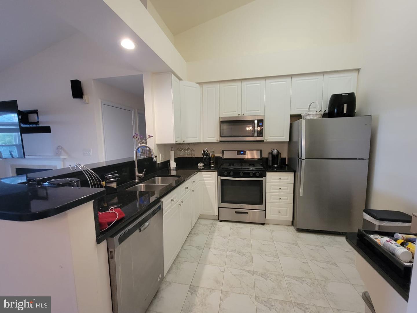 CARDINAL PLACE - Residential Lease