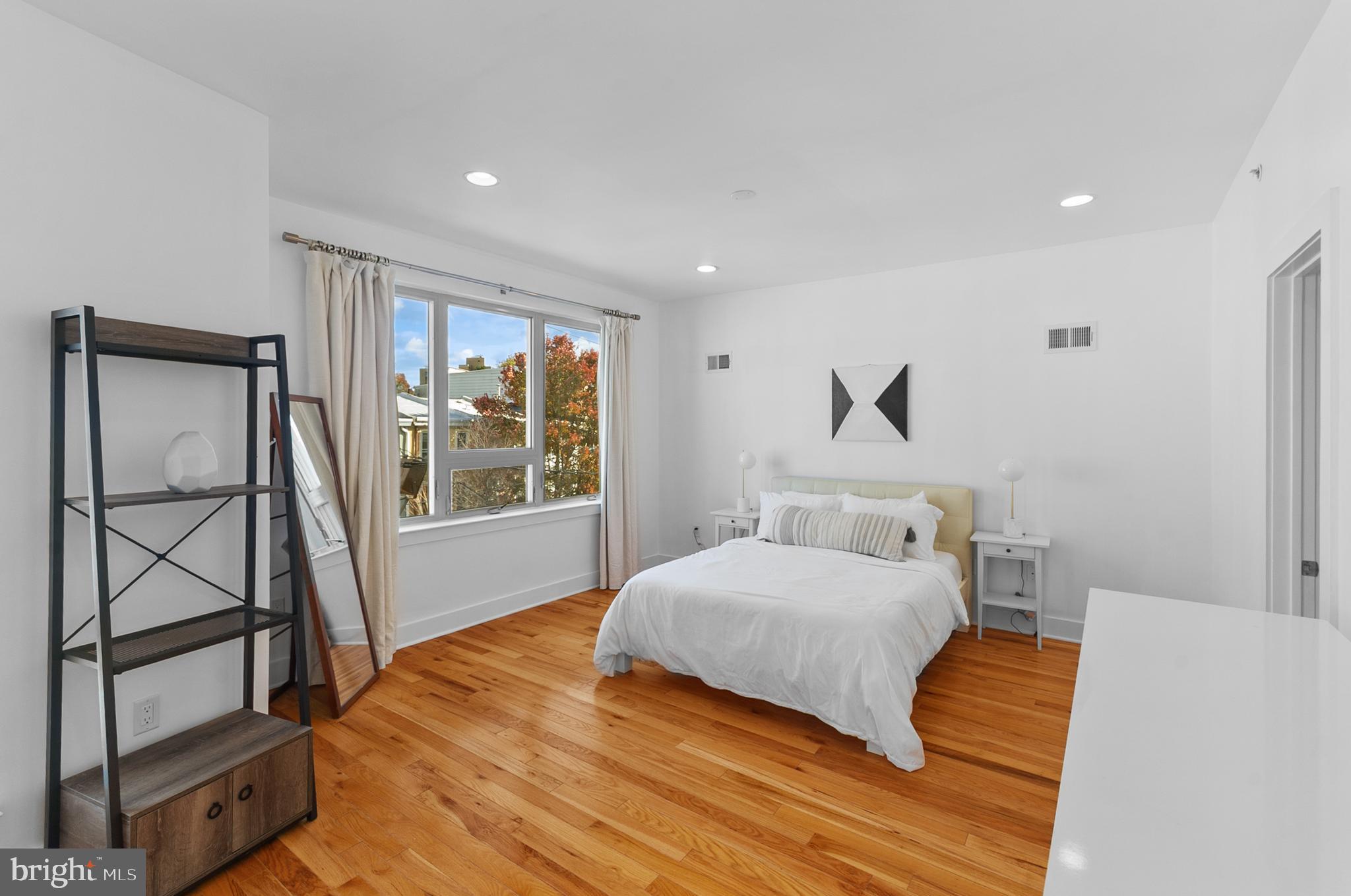 EAST FALLS - Residential