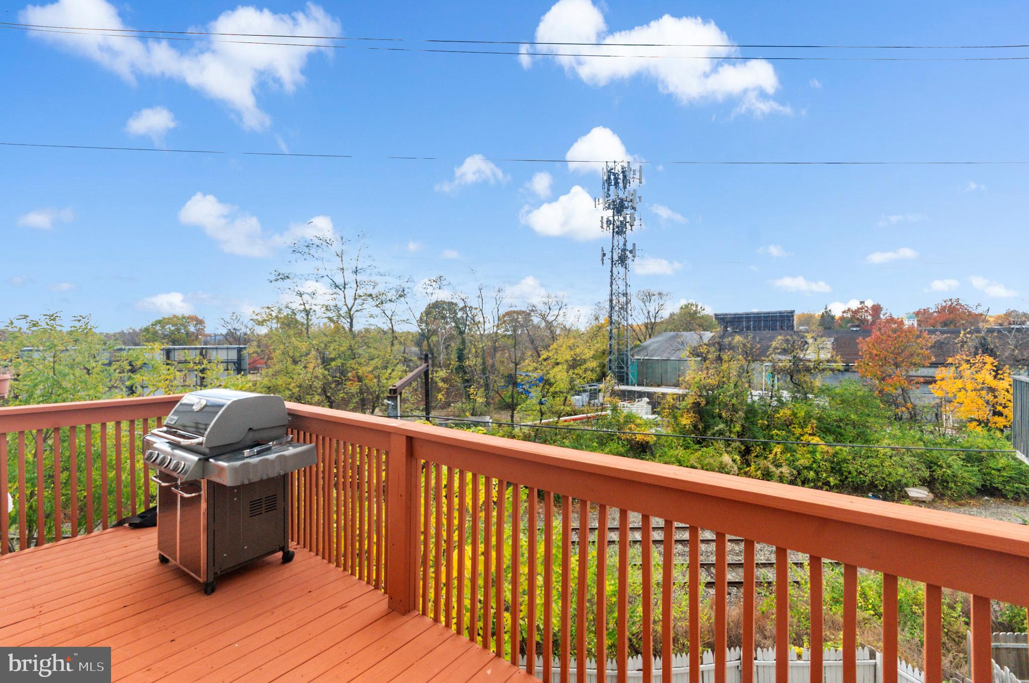 EAST FALLS - Residential