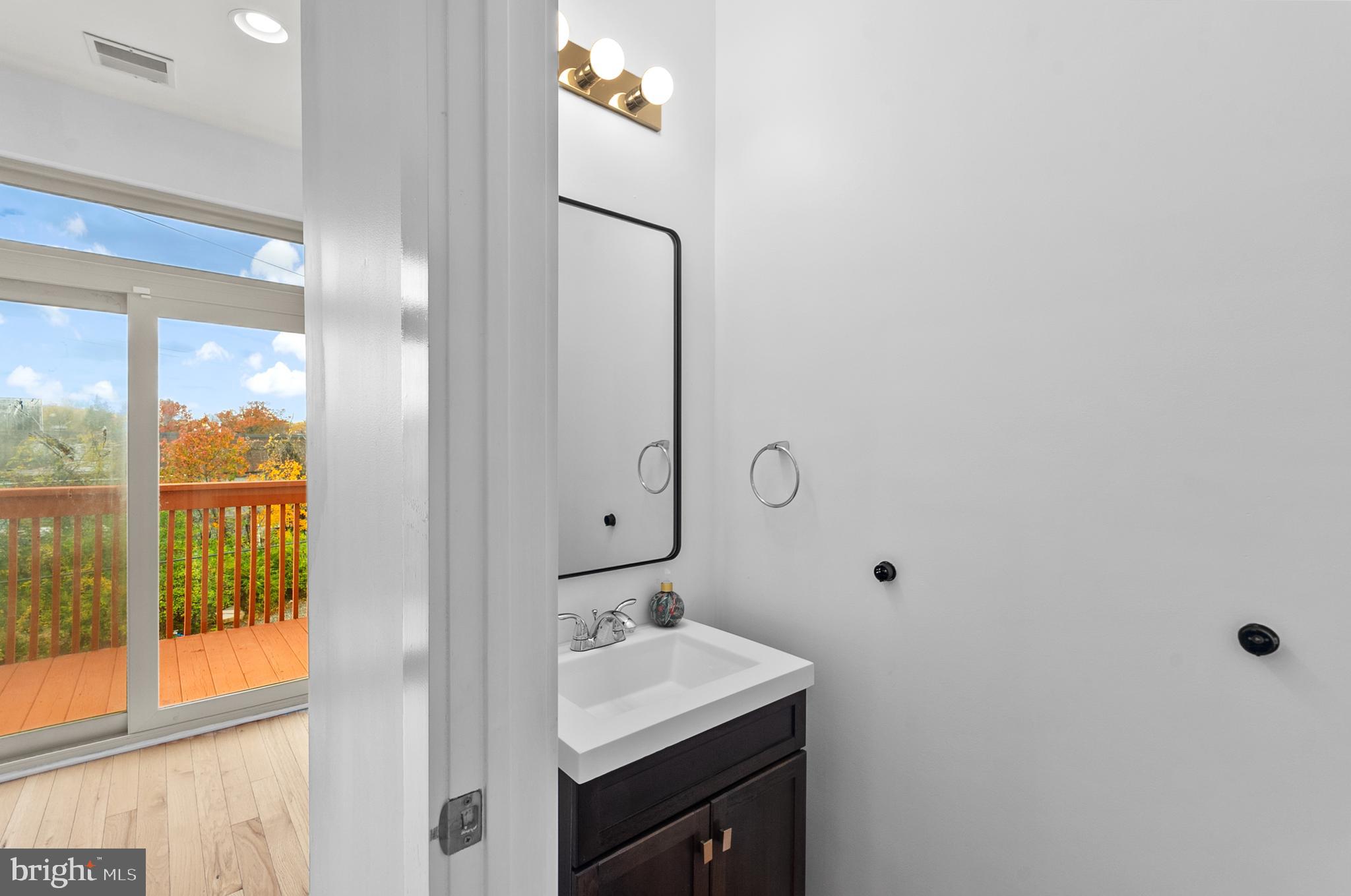 EAST FALLS - Residential