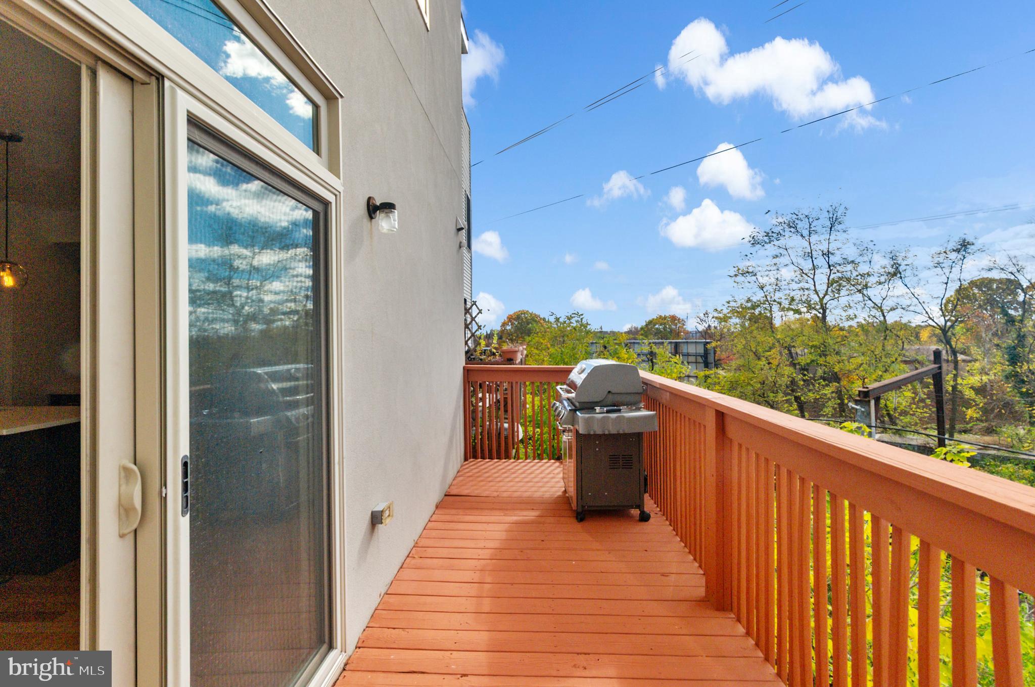 EAST FALLS - Residential