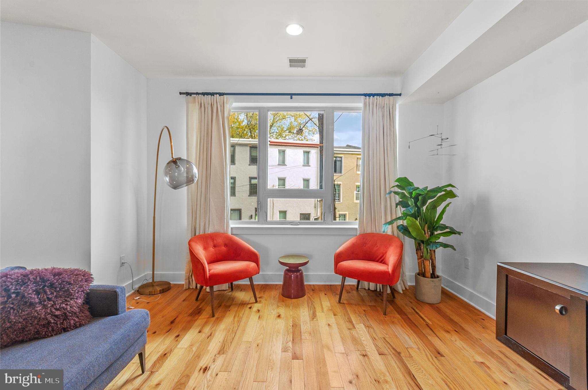 EAST FALLS - Residential