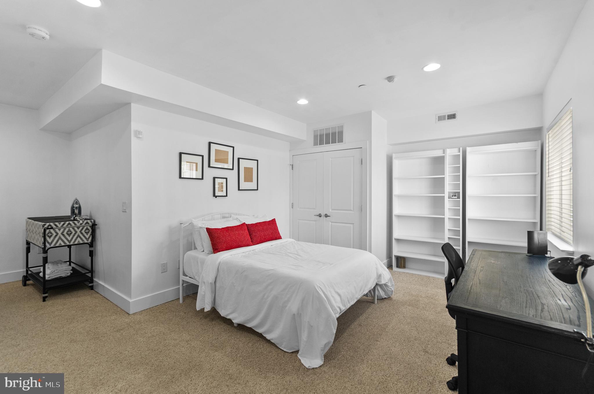 EAST FALLS - Residential