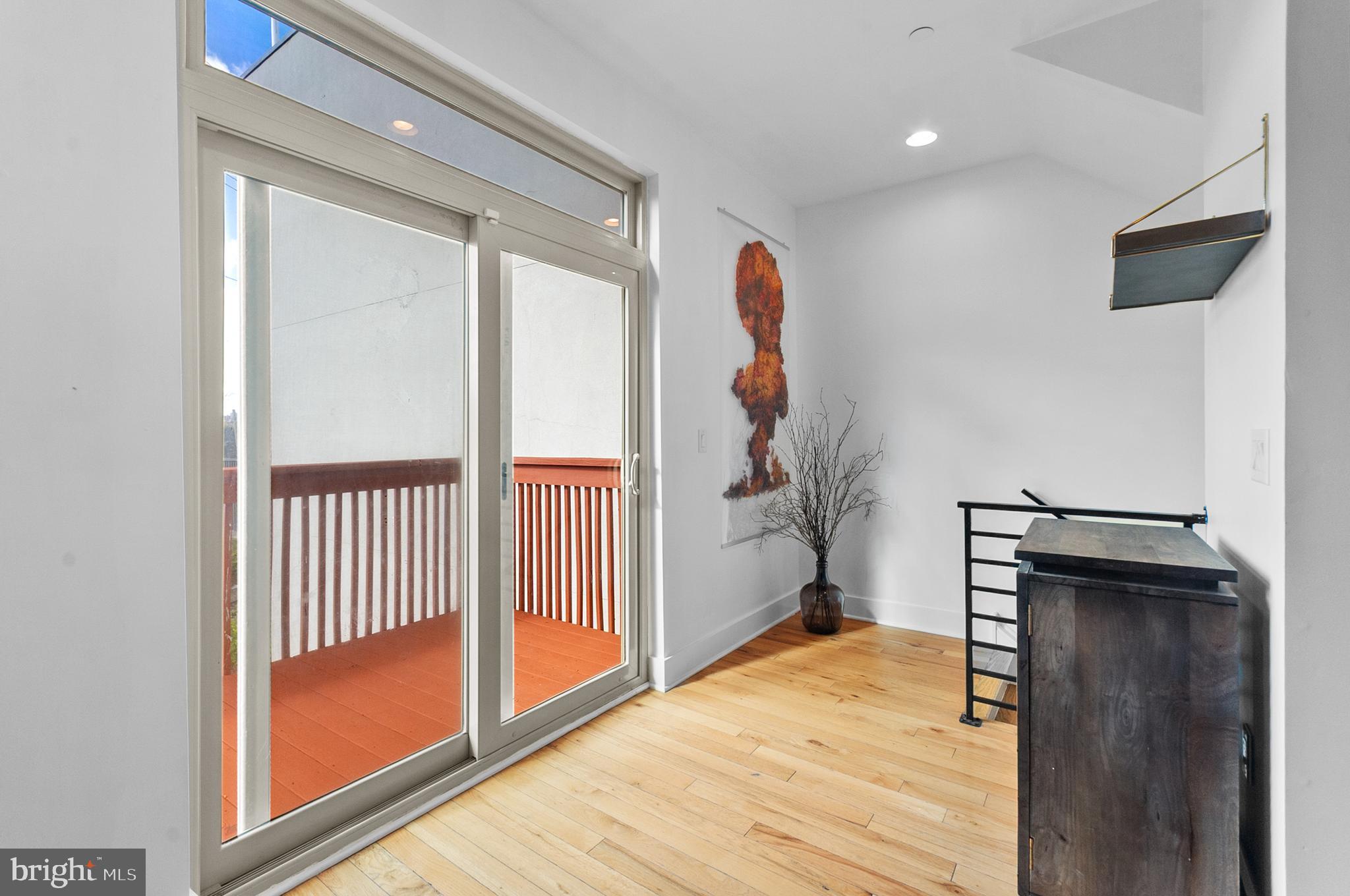 EAST FALLS - Residential