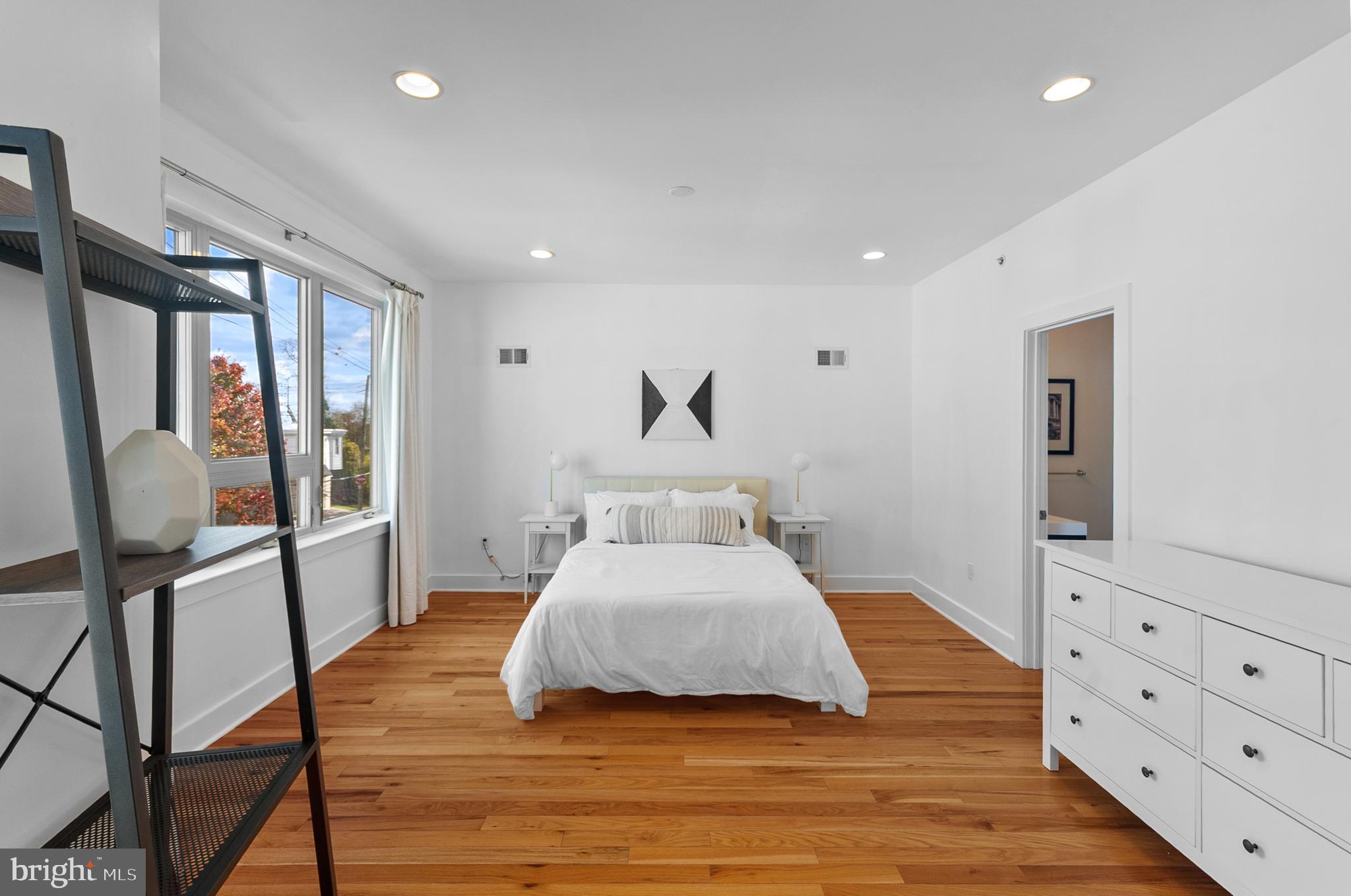 EAST FALLS - Residential