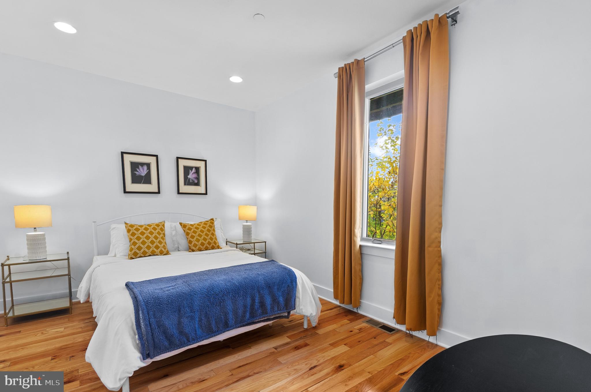 EAST FALLS - Residential