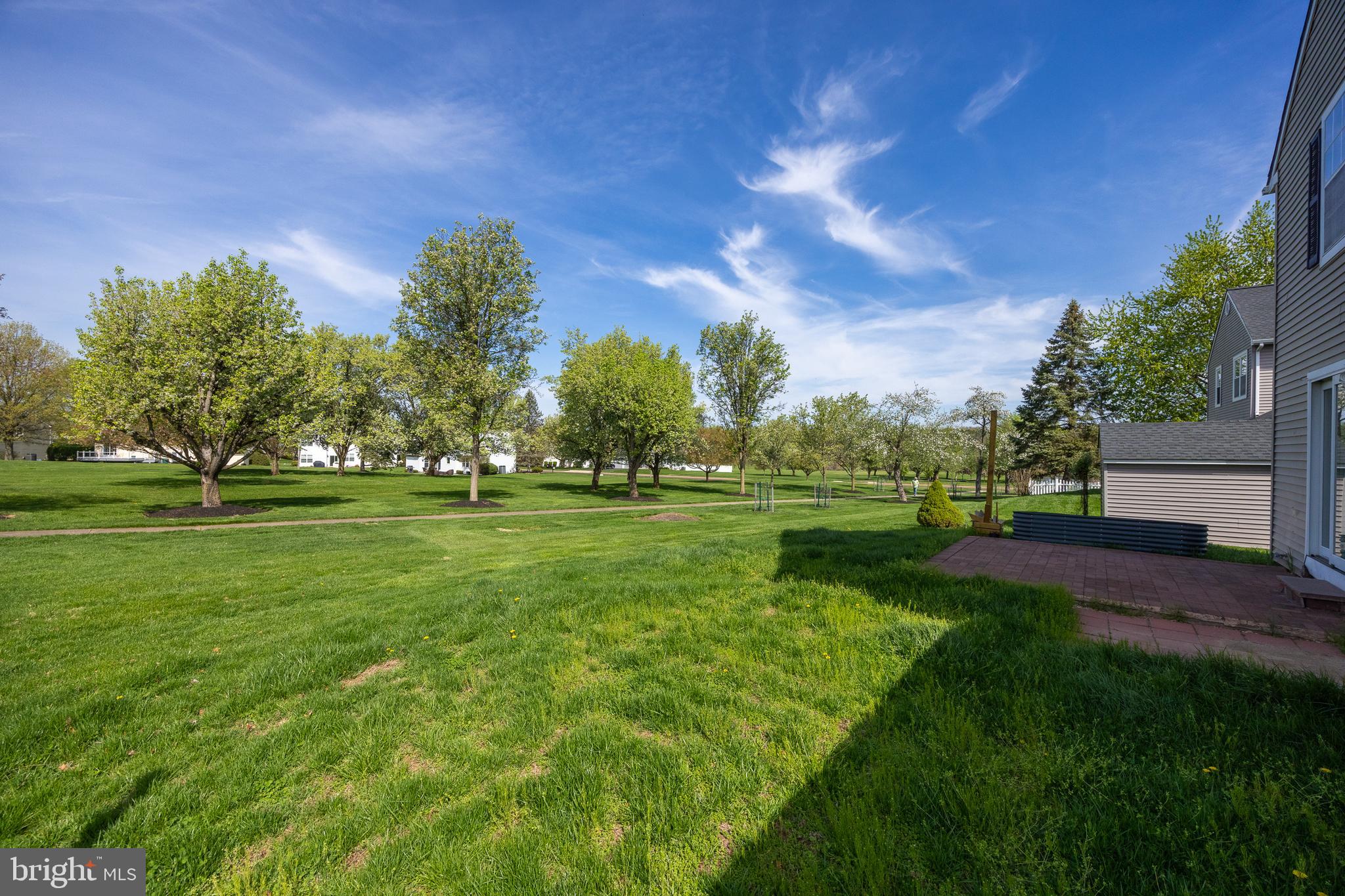 COUNTRY BEND - Residential