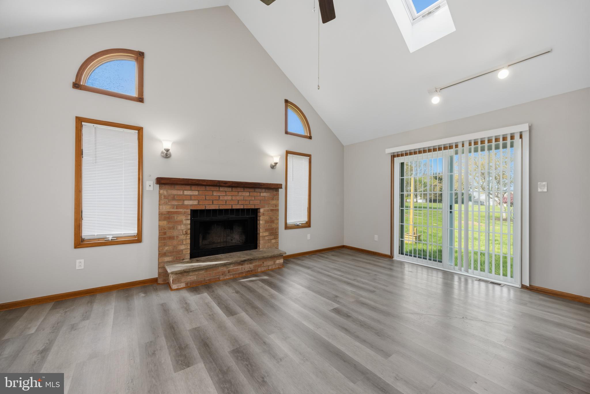 COUNTRY BEND - Residential