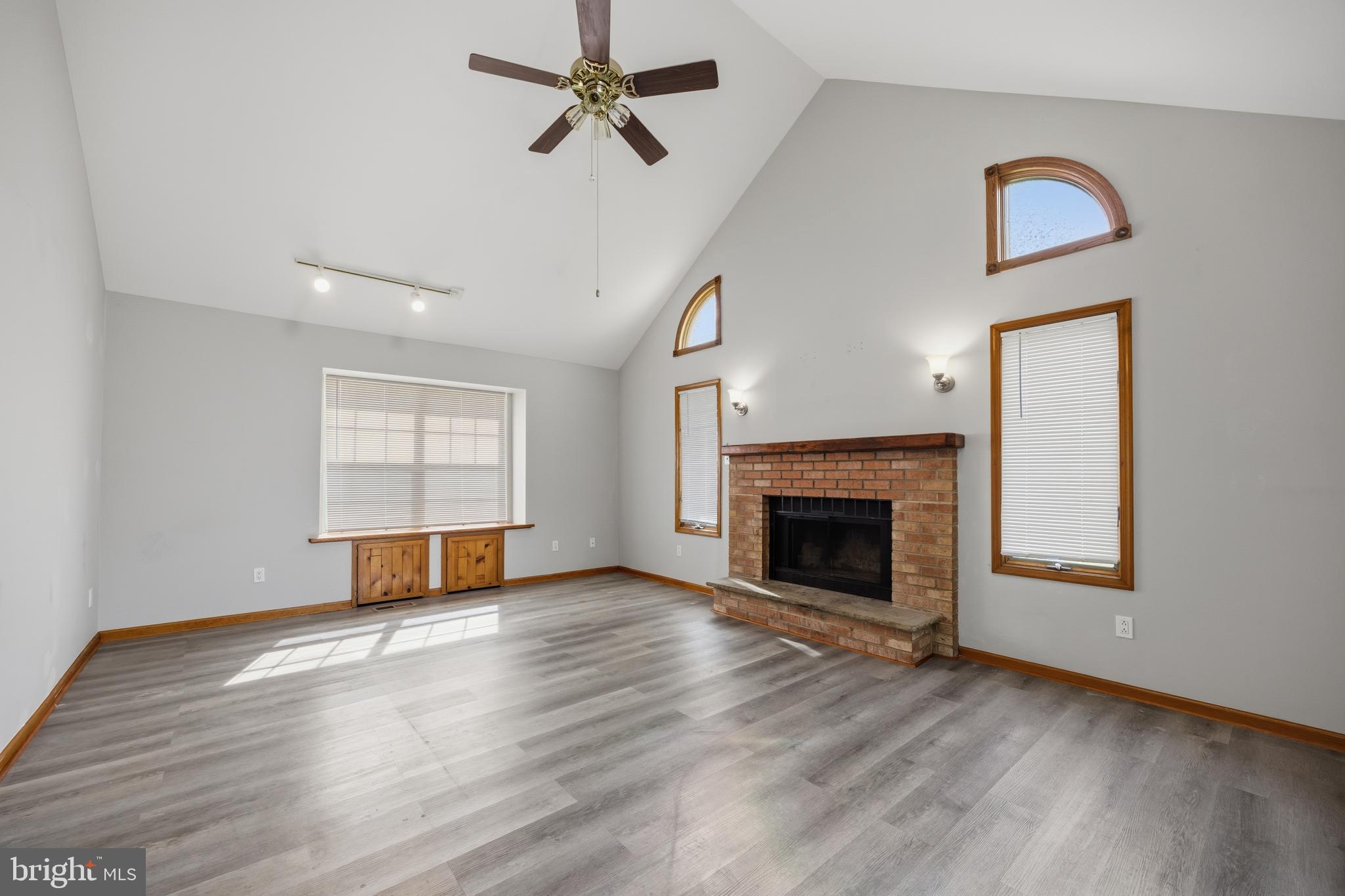 COUNTRY BEND - Residential