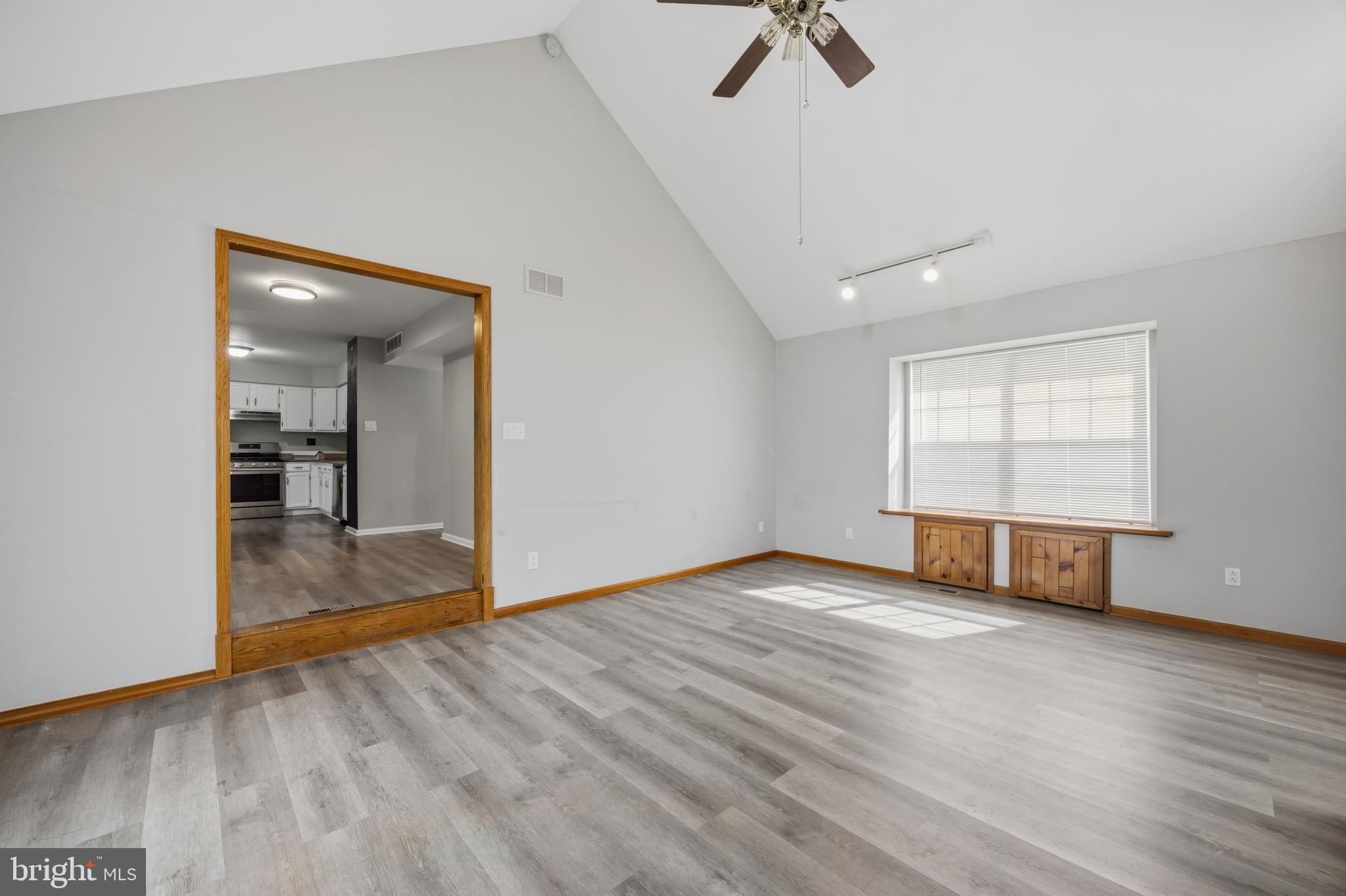 COUNTRY BEND - Residential