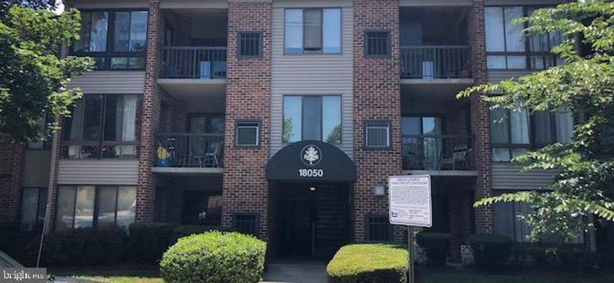 Beautiful and Spacious ground floor/patio unit with NO STEPS. Upgraded Kitchen with breakfast nook, Separate dining room, fireplace in living room with sliding glass doors to covered patio, 2 spacious bedrooms, and 2 full baths. The primary bedroom has a walk-in closet. The community offers an outdoor swimming pool and clubhouse with an exercise room. Walk to public transportation and the shopping area. The homeowner is looking for applicants with good credit and a stable income. Must See!!