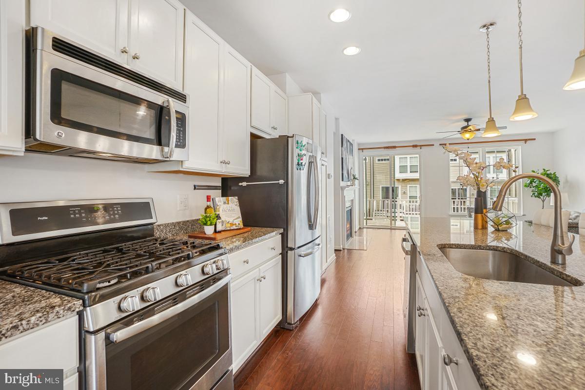 VICTORY LAKES - Residential