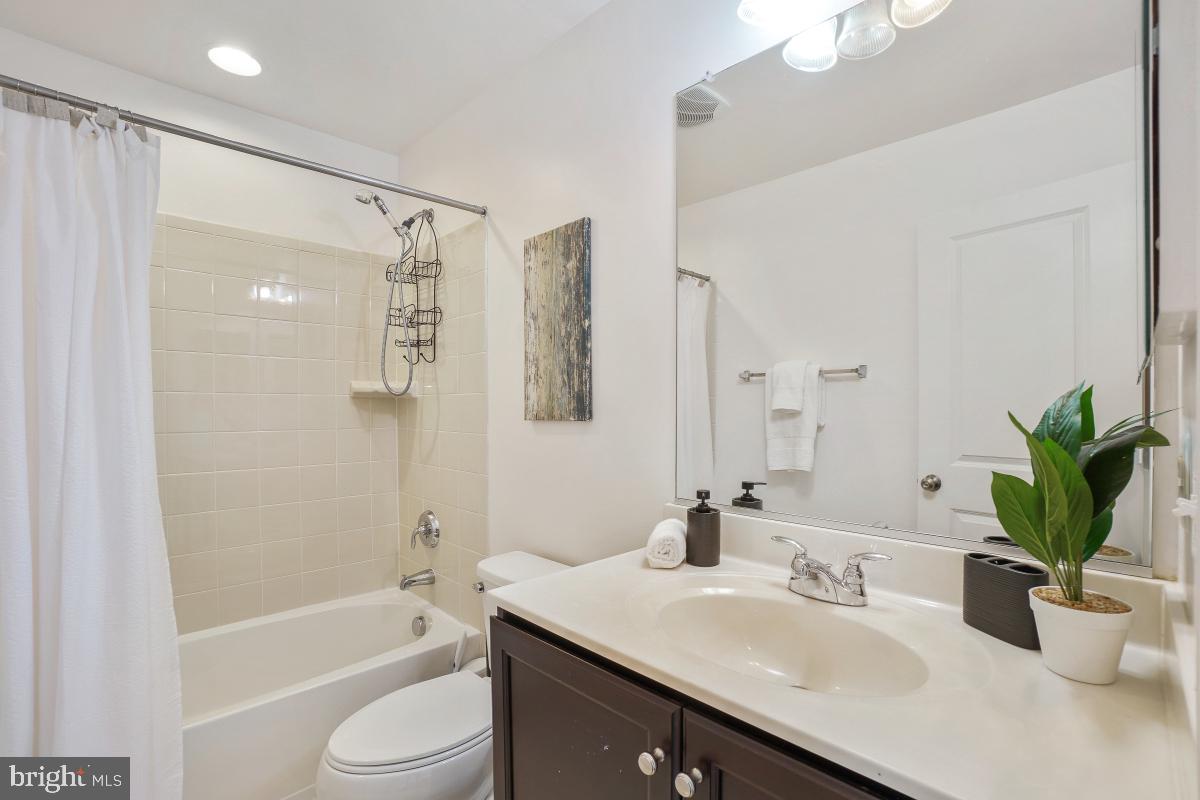 VICTORY LAKES - Residential